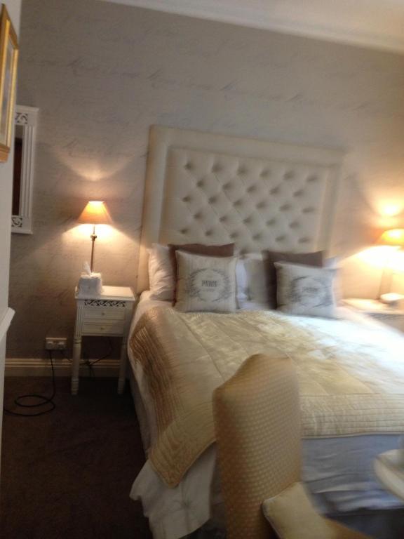 The Hollies Bed and Breakfast Fulford  Rum bild