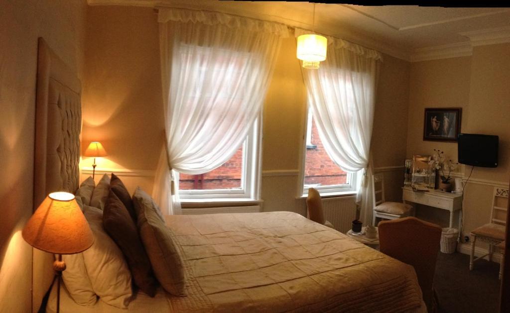 The Hollies Bed and Breakfast Fulford  Rum bild