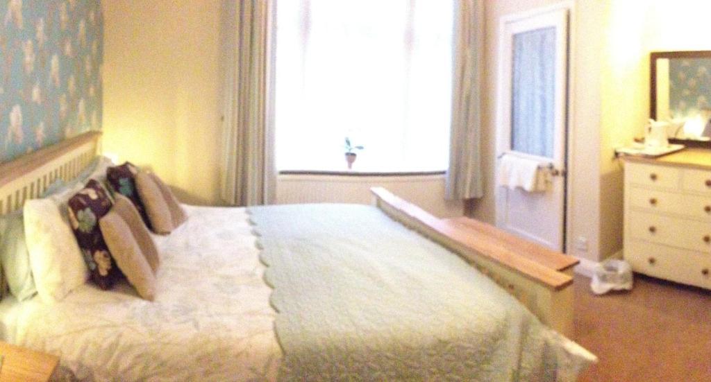 The Hollies Bed and Breakfast Fulford  Rum bild